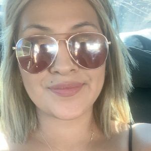 Meet your Posher, Sharon